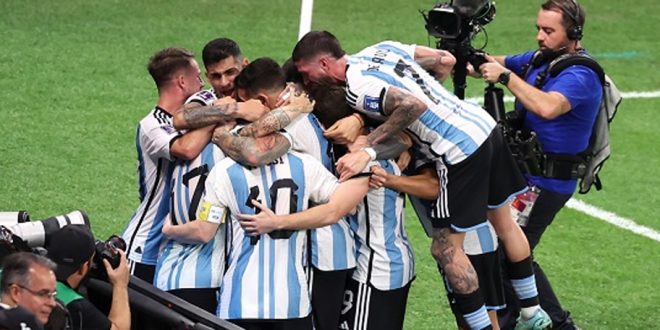 Argentina 2-1 Australia: Lionel Messi Bawa Tim Tango ke Perempat Final