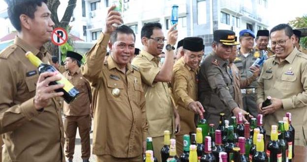 Pemkot Serang Musnahkan Ribuan Botol Miras Usai Apel HKN