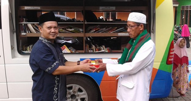 Ngabuburit, Pemkab Tangerang Kerahkan 6 Mobil Perpustakaan Keliling