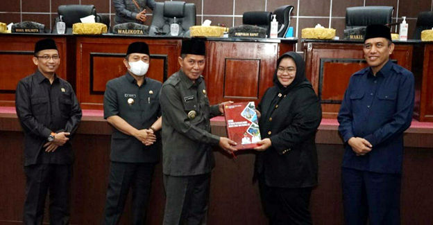 Pemkot Serahkan LKPJ Walikota Tahun 2022 ke DPRD Kota Serang