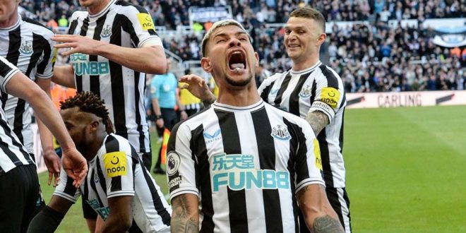 Newcastle Kalahkan Manchester United Dengan Skor 2-0