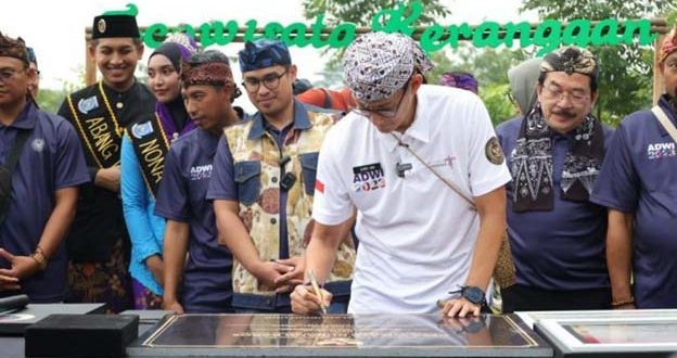 Pilar Dampingi Sandiaga Uno Mengunjungi Kampung Keranggan