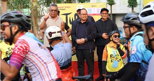 Walikota Benyamin Lepas Para Pesepeda Tur Batas Kota Tangsel
