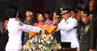 Sachrudin Pimpin Upacara Penurunan Bendera Merah Putih