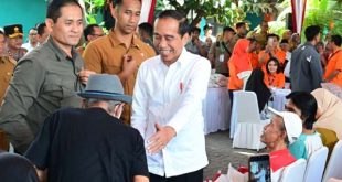 Presiden Jokowi Serahkan Bantuan Pangan Beras ke KPM di Cilegon