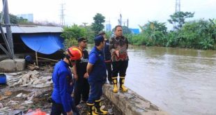 Pj Walikota Tangerang Tinjau Penanganan Banjir di Cipondoh