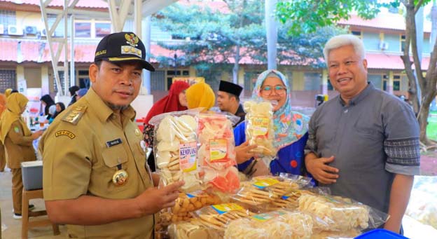 Pj Walikota Tangerang Tinjau Bazar UMKM di Plaza Puspemkot