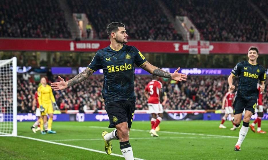 Newcastle United Raih Kemenangan 3-2 Atas Nottingham Forest