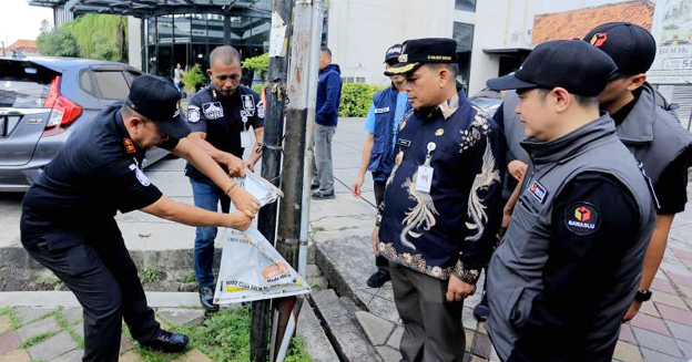 Pj Walikota Tangerang Minta Satpol PP Segera Bersihkan APK