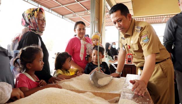 Pj Bupati Tangerang Sidak ke Gudang Beras di Teluknaga