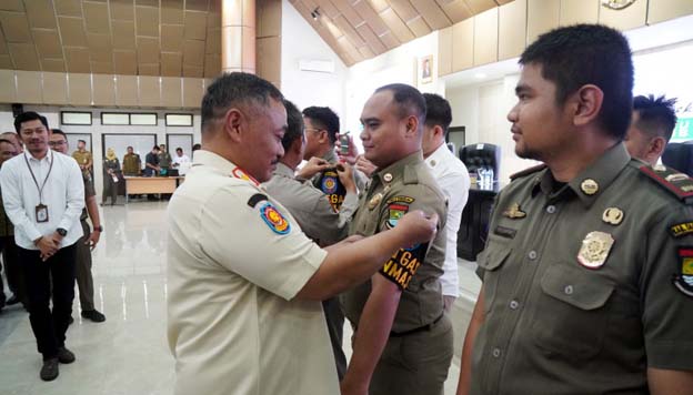 Petugas Ketertiban Satlinmas Kabupaten Tangerang di Kukuhkan