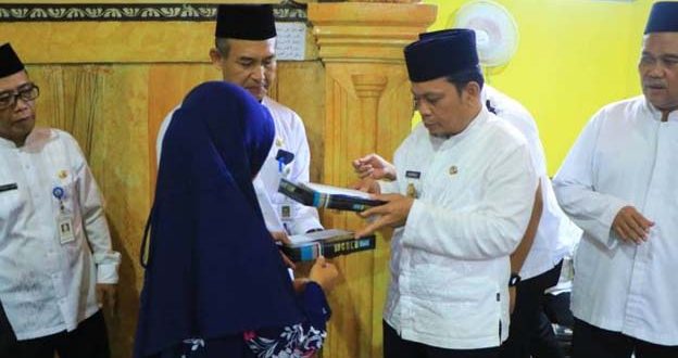 Pj Walikota Nurdin Bagikan Santunan ke 100 Anak Yatim