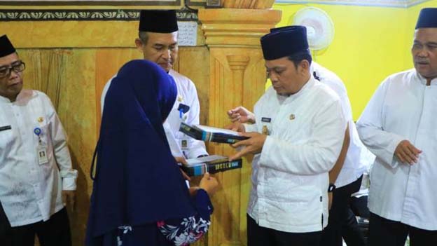 Pj Walikota Nurdin Bagikan Santunan ke 100 Anak Yatim