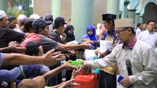 Masjid Raya Al-A’zhom Hadirkan Buka Puasa Gratis Sebulan Penuh