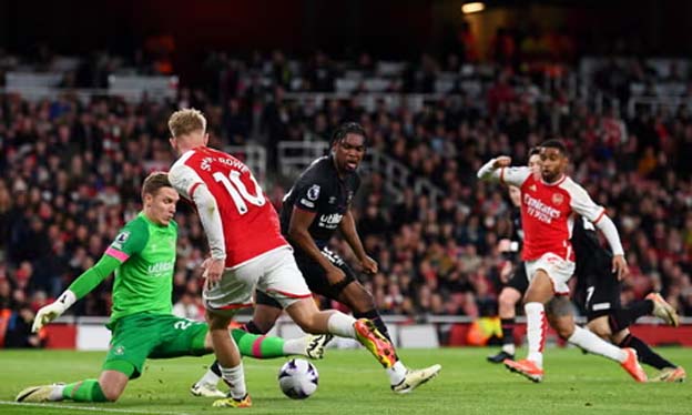 Kalahkan Luton Town 2-0, Arsenal Naik ke Puncak Liga Premier