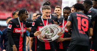 Bayer Leverkusen 2-1 Augsburg: Werkself Juara Bundesliga Tak Terkalahkan