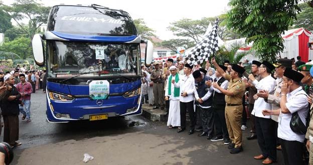 Al Muktabar Lepas Keberangkatan Jamaah Calon Haji Kota Serang