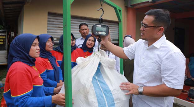 Pilar Saga Apresiasi Warga Menerapkan Program Bank Sampah