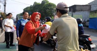 HUT ke-79 RI, Pemkot Tangerang Bagikan Bendera Merah Putih