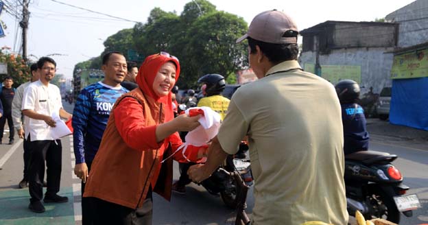 HUT ke-79 RI, Pemkot Tangerang Bagikan Bendera Merah Putih