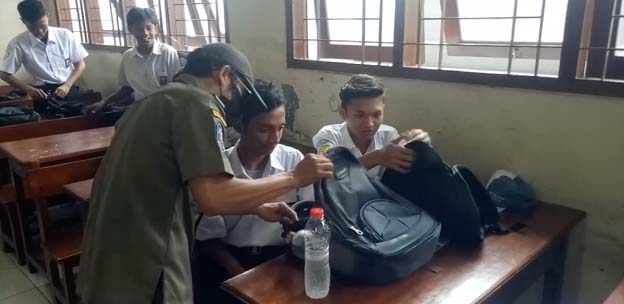 Satpol PP Kota Tangerang Intens Razia Tas Pelajar