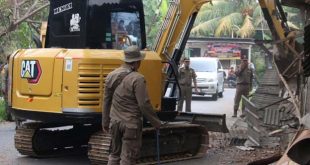 Pemkab Tangerang Tertibkan Bangunan Liar di Atas Drainase