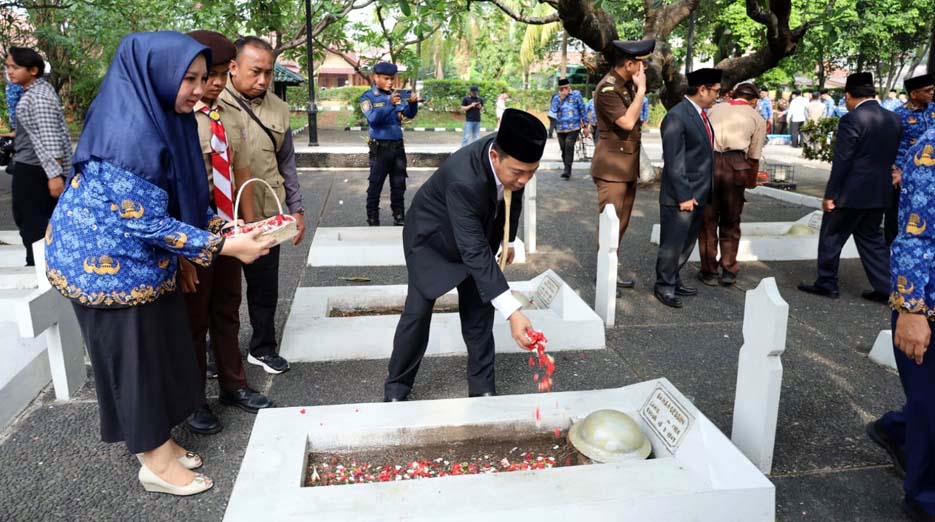 Ketua DPRD Bersama Forkopimda Kota Tangerang Lakukan Tabur Bunga di TMP Taruna