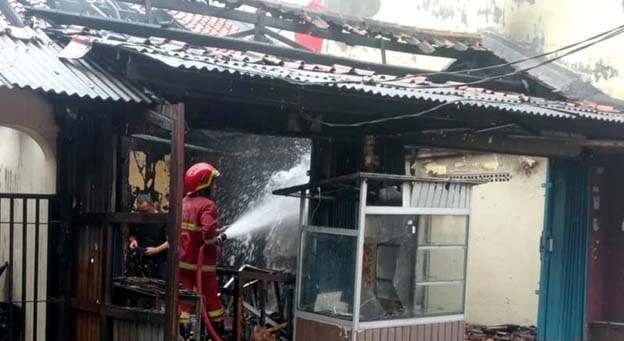 Tiga Bangunan Habis Terbakar Api di Pondok Pucung Ciledug