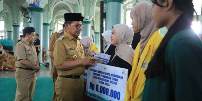 Dinsos Kota Tangerang Beri Bantuan Biaya Pendidikan ke 312 Mahasiswa