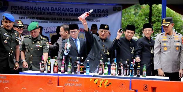 Musnahkan Miras, Pemkot Tangerang Komitmen Penegakan Hukum
