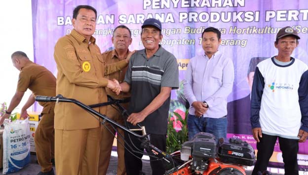 Pemkab Tangerang Berikan Sarana Produksi untuk Petani Semangka