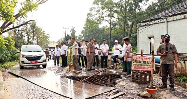 Waup Serang Najib Hamas Tinjau Jembatan Cikambuy untu Diperbaiki