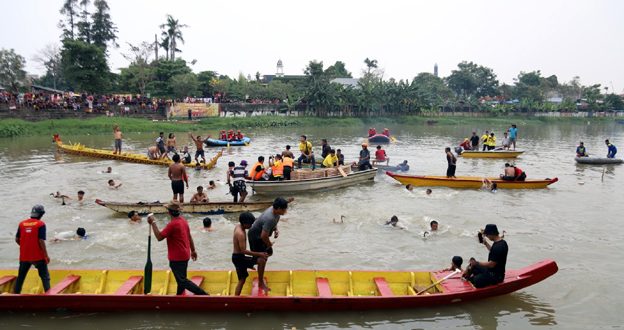 Kemeriahan Festival Perahu Naga Peh Cun Kota Tangerang
