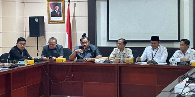 Wakil Ketua DPRD Minta Pemkot Tangerang Ambil Alih Jalan Raya Taman Royal 1