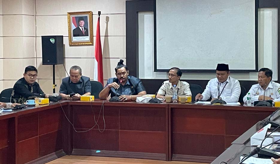 Wakil Ketua DPRD Minta Pemkot Tangerang Ambil Alih Jalan Raya Taman Royal 1
