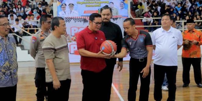 Wakil Ketua DPRD Kota Tangerang Buka Pertandingan Bola Basket di PORSENI 2025