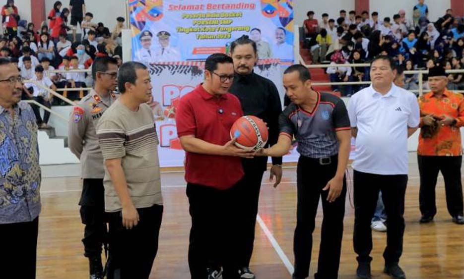 Wakil Ketua DPRD Kota Tangerang Buka Pertandingan Bola Basket di PORSENI 2025