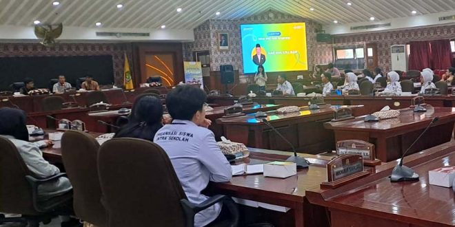 Terima Kunjungan Pelajar SMA, Ketua DPRD Paparkan Tugas dan Fungsi Legislatif