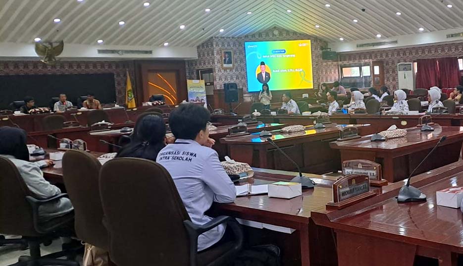 Terima Kunjungan Pelajar SMA, Ketua DPRD Paparkan Tugas dan Fungsi Legislatif