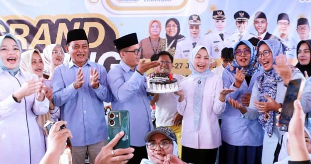 Bupati Serang Resmikan Pusat Oleh-oleh di Areal Wisata Pantai Anyer