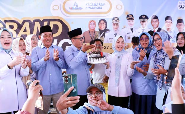 Bupati Serang Resmikan Pusat Oleh-oleh di Areal Wisata Pantai Anyer