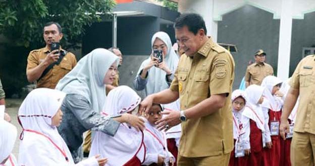 Bupati Tangerang Tinjau Hari Pertama Siswa Masuk Sekolah