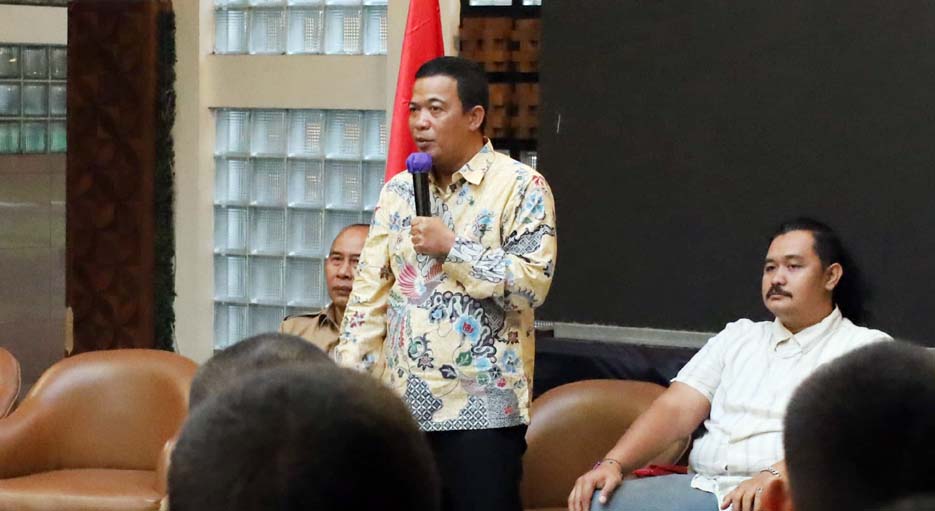 Ketua DPRD Terima Audiensi Calon Pengibar Bendera Pusaka di Puspem