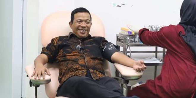 Wujud Kepedulian, Ketua DPRD Kota Tangerang Lakukan Aksi Donor Darah