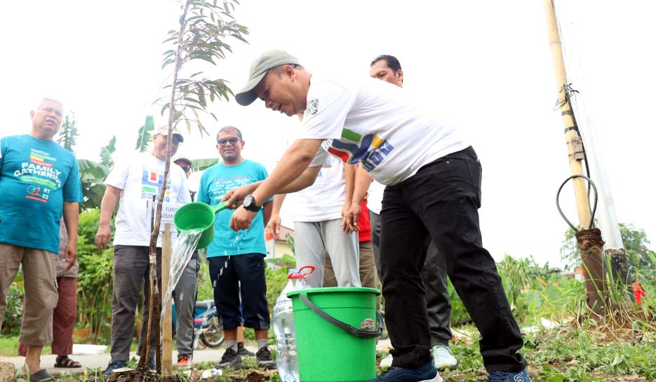 Tanam 400 Pohon Buah, Turidi Apresiasi Inisiatif Warga Buana Gardenia