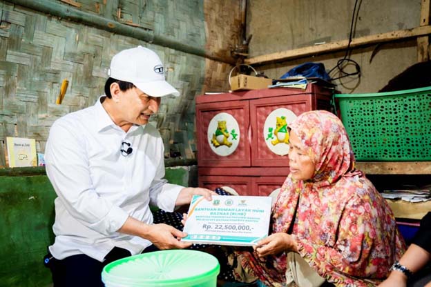 Wagub Banten Salurkan Bantuan Modal UMKM di Pandeglang