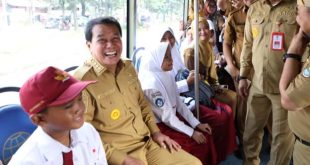 Bupati Tangerang Resmikan Halte Bus Sekolah Gratis di Tigaraksa
