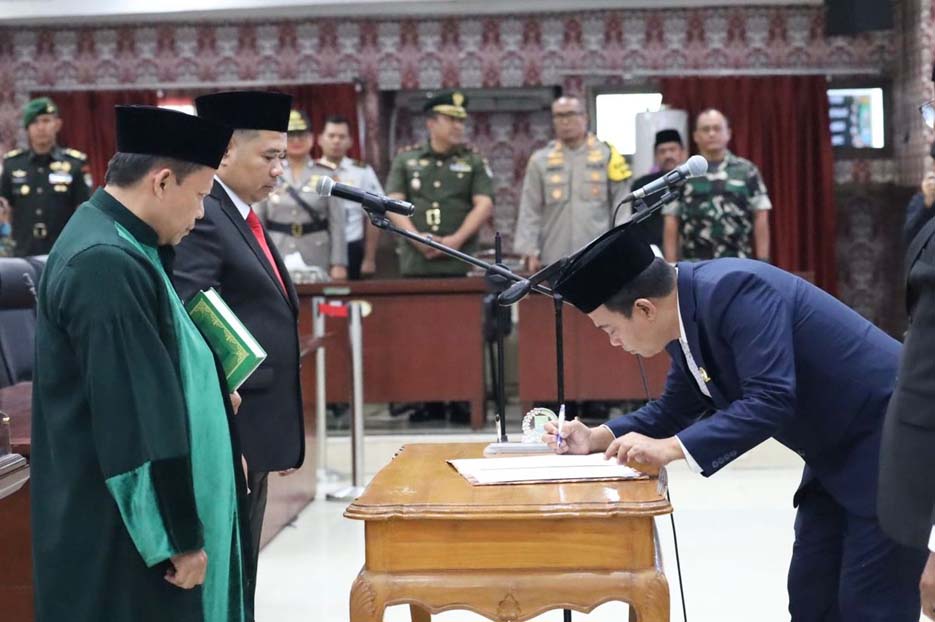 DPRD Kota Tangerang Lantik PAW Hendra Gunawan 2024-2029
