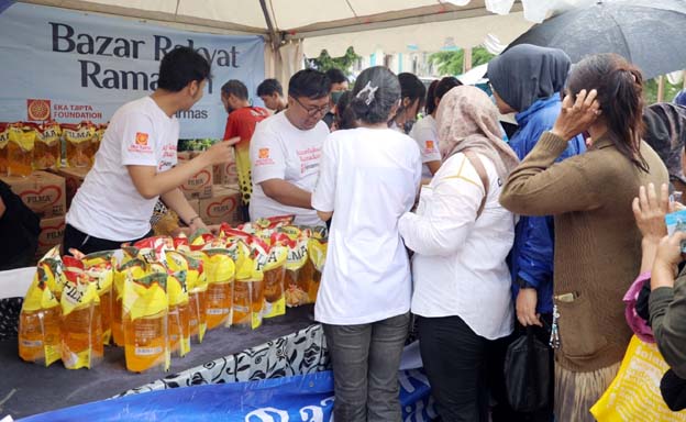 Warga Tangsel Padati Bazar Pangan dan Sembako Murah Ramadan
