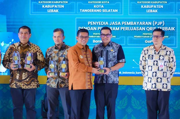 Pemkot Tangsel Raih 2 Penghargaan Digitalisasi Keuangan